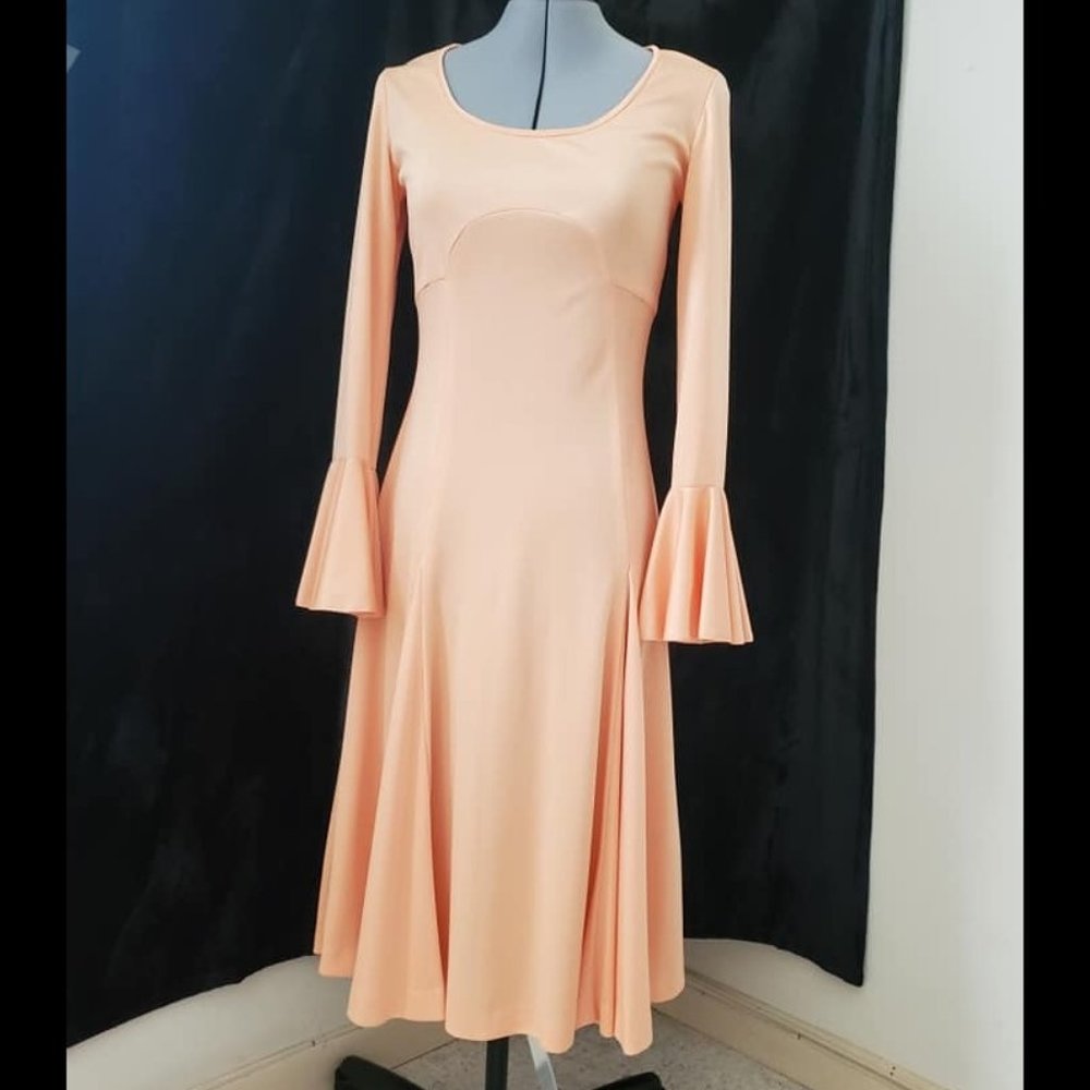 Chic VTG Romantic Pretty Bell Sleeve Peach Dress